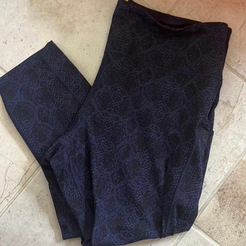 Athleta Ultimate 7/8 legging tight, snake print